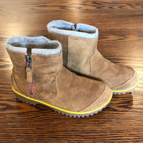 Sorel boots - Picture 1 of 12